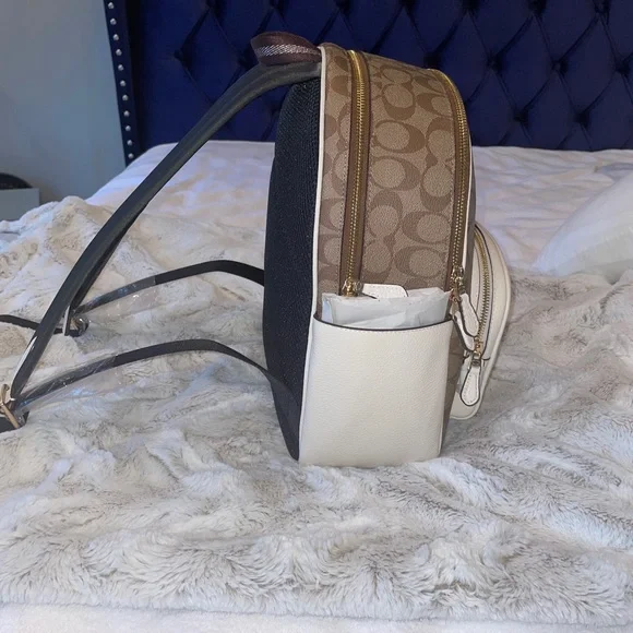 New Coach Backpack - Picture 3 of 6